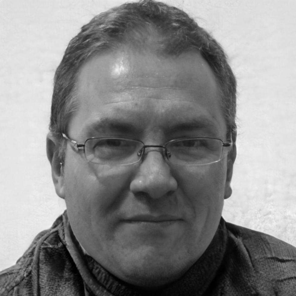 Uv2pro founder and financial education expert